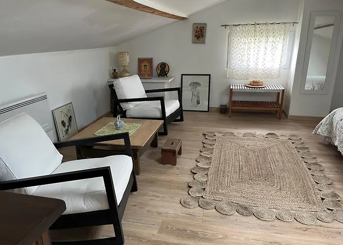 Au Dessus Du Chateau *